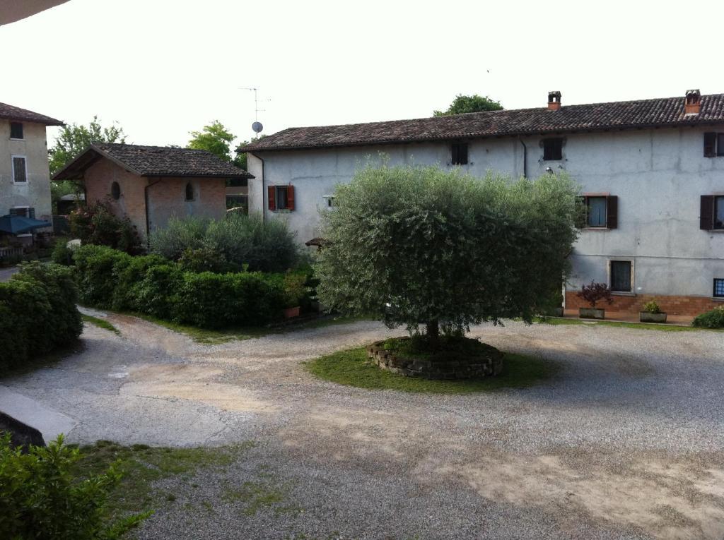 Agriturismo Licensi Del Bresa Villa Monzambano Habitación foto