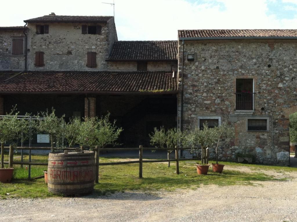 Agriturismo Licensi Del Bresa Villa Monzambano Habitación foto
